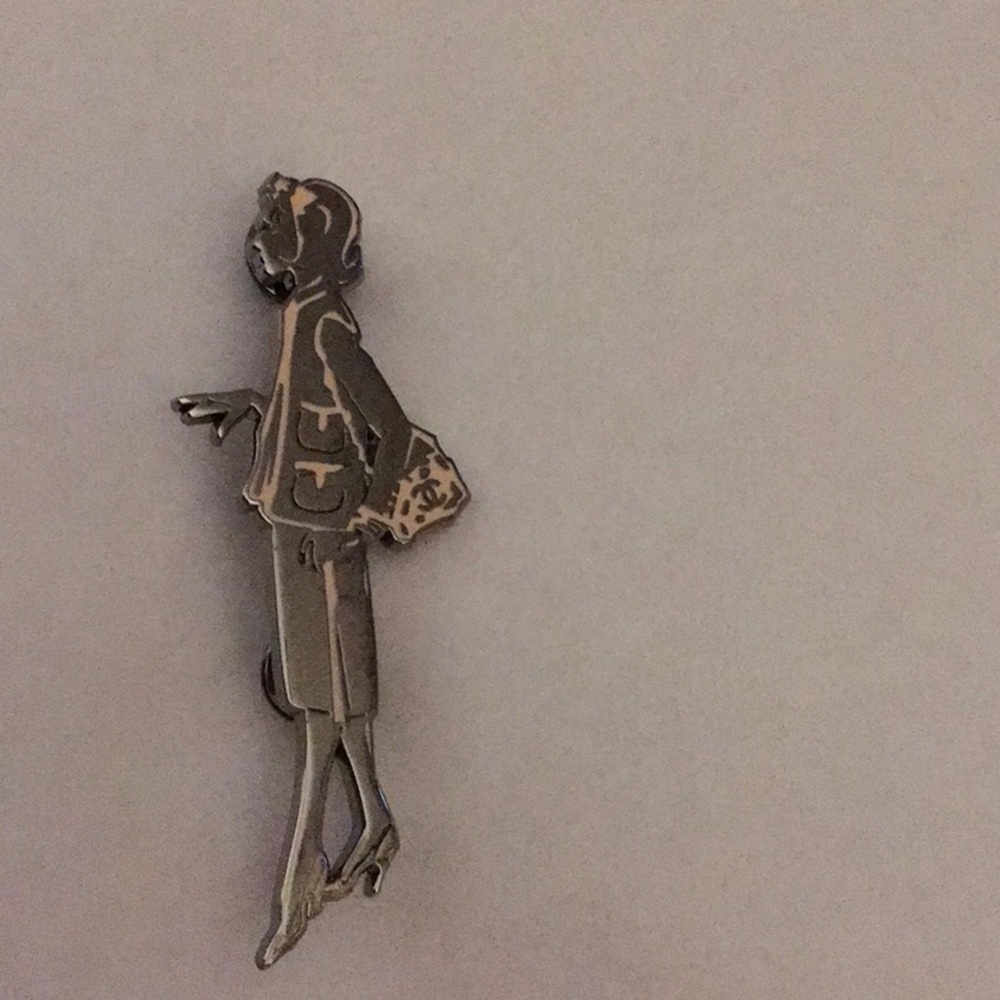 Chanel pin